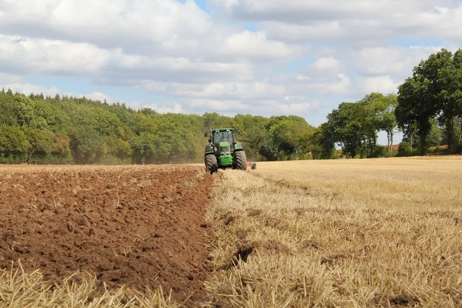 Consórcio de Máquinas Agrícolas: Como Financiar Trator e Implementos sem Juros Consórcio de Máquinas Agrícolas: Como Financiar Trator e Implementos sem Juros